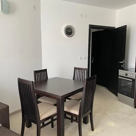 у моря в Atlantis Resort&spa Apartment Luka